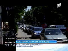 Un bărbat a blocat un tramvai cu maşina şi totodată şi traficul de pe un bulevard din Galaţi