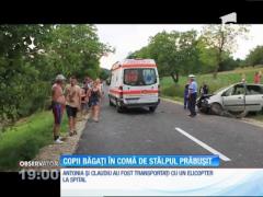 O mașină s-a răsturnat în șanț, după ce șoferul a încercat să evite un stâlp