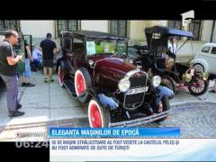 30 de maşini de epocă şi-au spus poveştile pe terasa Castelului Peleş