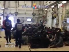 Operațiune de salvare pe țărmul Italiei. Peste două mii de refugiaţi au fost salvaţi de la înec