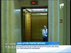 Deputaţii au rămas fără lifturi