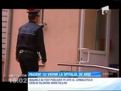 Un medic din spitalul de arşi din Capitală a filmat un pacient internat la terapie intensivă care avea rănile invadate de larve