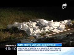 Altar pentru cei trei tineri care au pierit sâmbătă, într-un accident cumplit din Neamţ