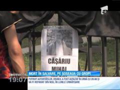 Un pacient din Botoşani a murit în ambulanţă, după ce i s-a desfăcut operația din cauza gropilor