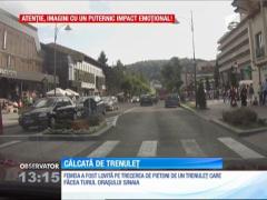 O femeie care traversa strada a fost călcată de un trenuleţ, la Sinaia