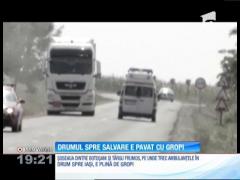 În Botoşani, calea spre salvare e pavată cu şanţuri şi gropi