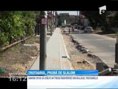 Trotuarul cu stâlpi în mijloc