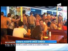 La mare, e cel mai aglomerat weekend din acest sezon. 200 de mii de turişti sunt pe plajă
