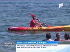 Raluca, singura fată salvamar de pe litoral