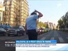 VIRAL! Încurcături în trafic: Reacția unui polițist la neîndemânarea unui șofer a amuzat o ţara întreagă (VIDEO)