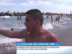 Turiștii de pe litoral nu țin cont de avertismentele salvamarilor
