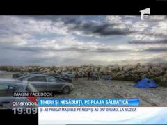 Imagini revoltătoare pe plaja de la Corbu. Mai mulţi tineri au intrat cu maşinile pe nisip, au scos sticlele de băutură şi au încins focul