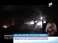 Casa unor bătrâni dintr-un sat bistriţean a fost distrusă într-un incendiu