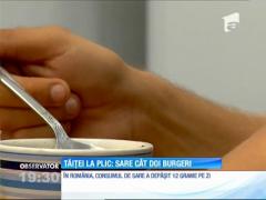 Tăiţeii la plic sunt mai periculoşi decât doi hamburgeri!