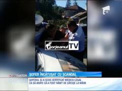 Poliţiştii din Gorj au încătuşat un şofer care nu avea niciun act la el