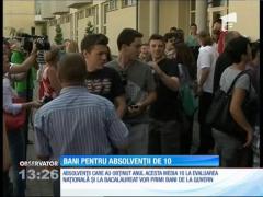 Elevii care au obţinut nota 10 la evaluarea naţională şi Bacalaureat vor primi stimulente financiare de la Guvern