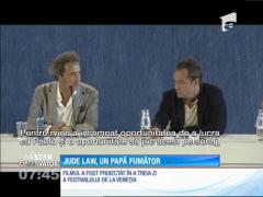 Jude Law, un Papă fumător