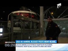 Zeci de oameni, blocați în telecabine, la peste 3.000 de metri altitudine