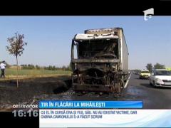 Un TIR încărcat cu cărămidă a luat foc în timpul mersului, la Mihăileşti