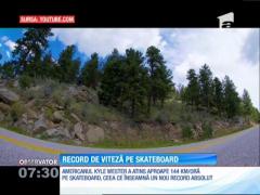 Record de viteză pe skateboard