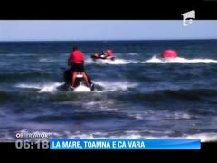 Vremea frumoasă a oprit turiştii pe litoral