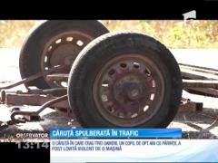Căruţă spulberată de o maşină pe o şosea din judeţul Suceava