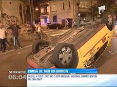 Un taxi s-a răsturnat în zona Foișorului de Foc din București
