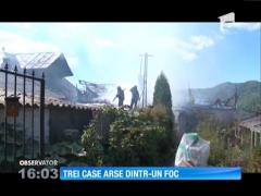 Trei case arse dintr-un foc