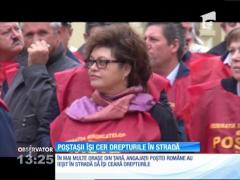 Poştaşii își cer drepturile în stradă