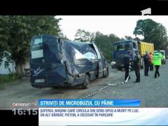Au murit striviţi de un microbuz plin cu pâine