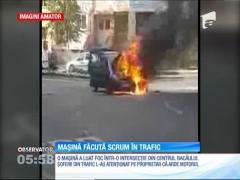 Mașină făcută scrum în trafic