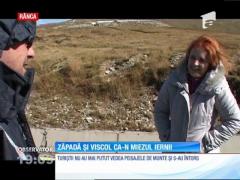 E iarnă ca-n decembrie. În mai multe judeţe din ţară zăpada şi viscolul au dat peste cap circulaţia. Transalpina a fost închisă