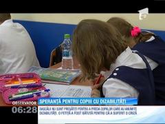 Speranţa pentru elevii cu dizabilităţi. Ministerul Educaţiei a decis să formeze dascăli pentru instruirea lor