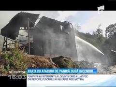 Fraţi salvați după ce casa părinţilor lor a luat foc