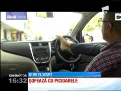 Un indian cu ambele braţe amputate sfidează regulile şofatului