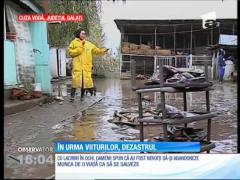 Situaţie dramatică în judeţul Galați. În unele locuri, apa a depăşit un metru înălţime