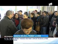 Actorul şi regizorul Horaţiu Mălăele a avut parte de o zi deosebită în Deva. Maestrul a fost întâmpinat de un public cald şi a fost şi premiat acolo