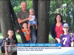 O fetiţă fără mâini din Rusia a învăţat să scrie şi să mănânce cu picioarele