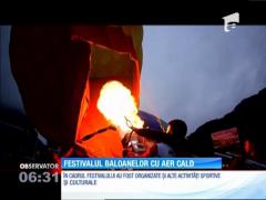 Zeci de baloane cu aer cald au împânzit cerul Chinei