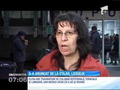 O elevă din Craiova a sărit de la primul etaj al unui liceu din cauza unui băiat
