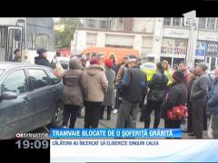 O tânără din Capitală a blocat tramvaiele de pe o stradă aglomerată