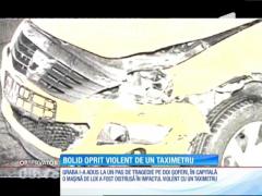 O maşină de lux a fost distrusă în impactul violent cu un taximetru, într-o intersecţie din Bucureşti
