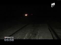 O maşină condusă de o femeie a fost făcută ţăndări de un tren, pe o cale ferată din judeţul Timiş