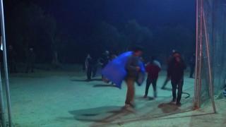 IMAGINI dramatice într-o tabără de imigranţi din Lesbos: un incendiu violent a provocat moartea a două persoane