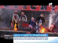 IMAGINI de la protestul "Punkul a murit": Obiecte în valoare de 5 milioane de euro au fost arse pe râul Tamisa