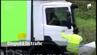 Atac violent în trafic: Poliţia din Marea Britanie a dat publicităţii imaginile unui incident stradal în care au fost implicaţi mai mulţi şoferi