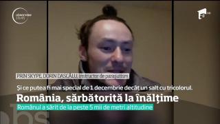 România, sărbătorită la peste 5000 de metri altitudine, cu paraşuta în spate!