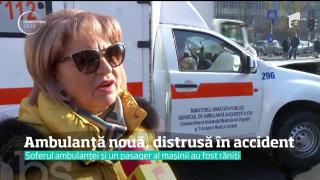 Una dintre cele mai performante ambulanţe din Capitală, aproape distrusă de o şoferiţă