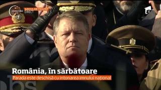 Parada a fost deschisă de intonarea imnului naţional! Preşedintele Klaus Iohannis a depus o coroană de flori!