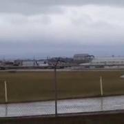 Alertă în Texas, după ce un avion a ratat aterizarea pe pista aeroportului din San Antonio (VIDEO)